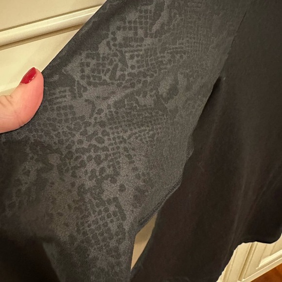 Nike Pro HyperWarm Vixen Top Women Black Snake Print Pullover Mock Neck Athletic - Picture 7 of 9